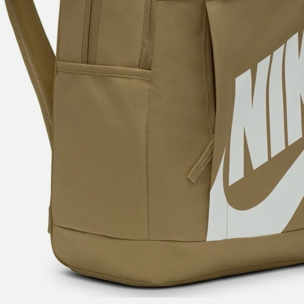 Nike Sportswear Essentials , Beige.